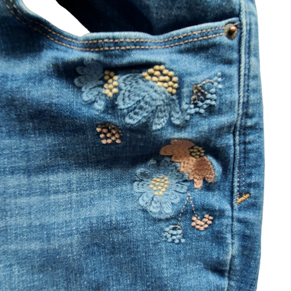 Levi Embordered Mid Rise Skinny Jeans Size 33 - Picture 5 of 6